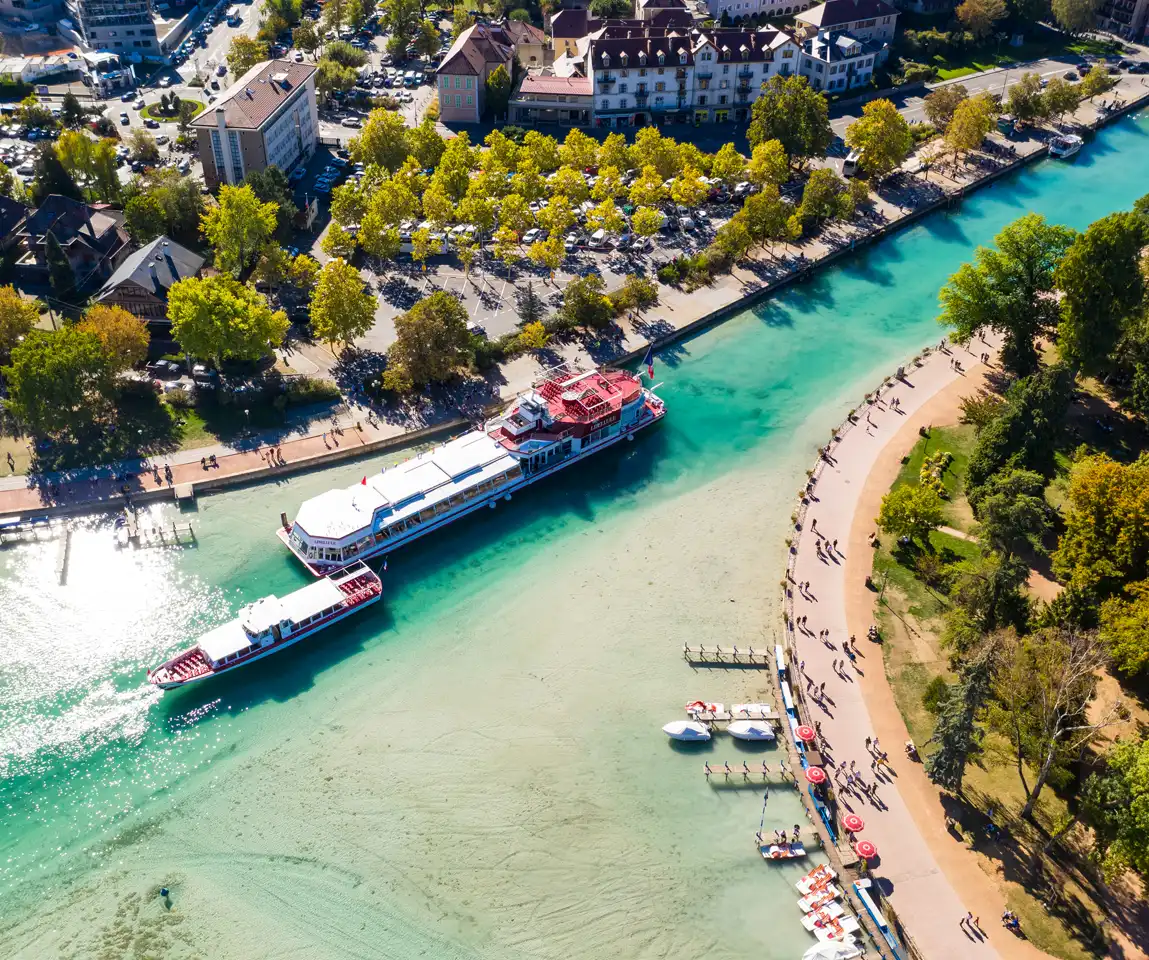 Séminaire à Annecy vue du lac croisière bateau